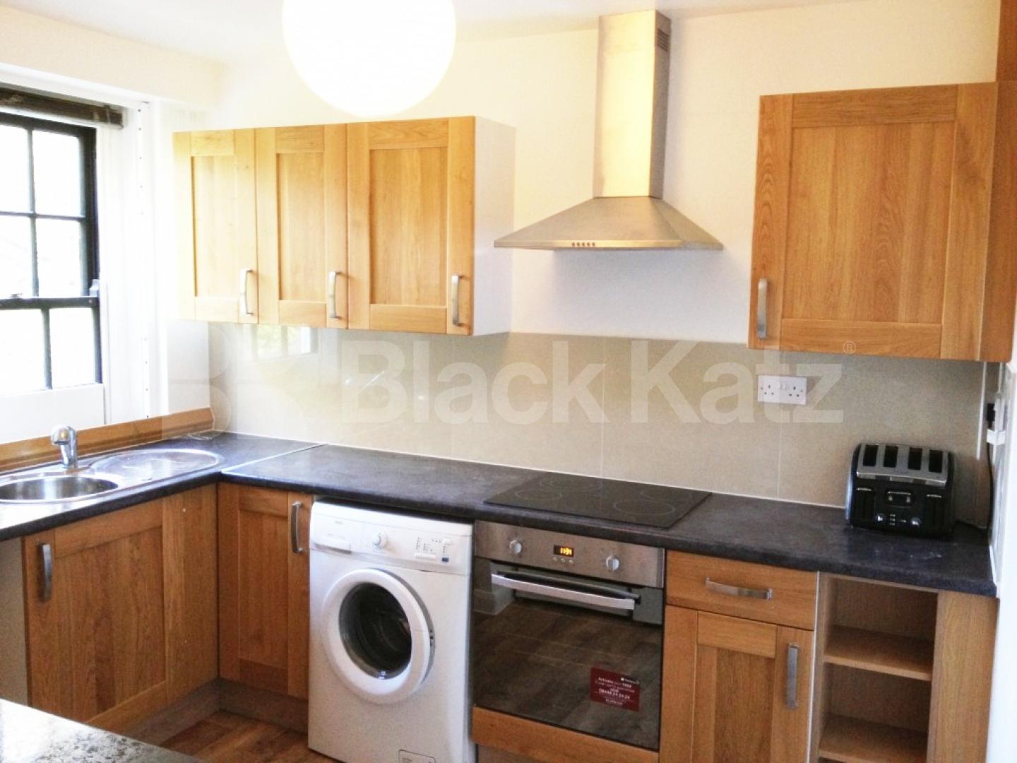 			NEW INSTRUCTION , 2 Bedroom, 1 bath, 1 reception Apartment			 Albion Avenue, Clapham North/Stockwell